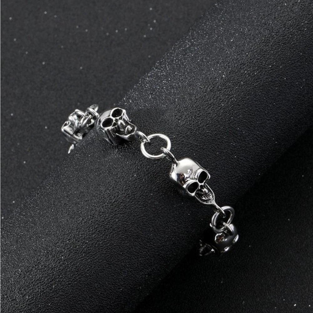 Skull bracelet